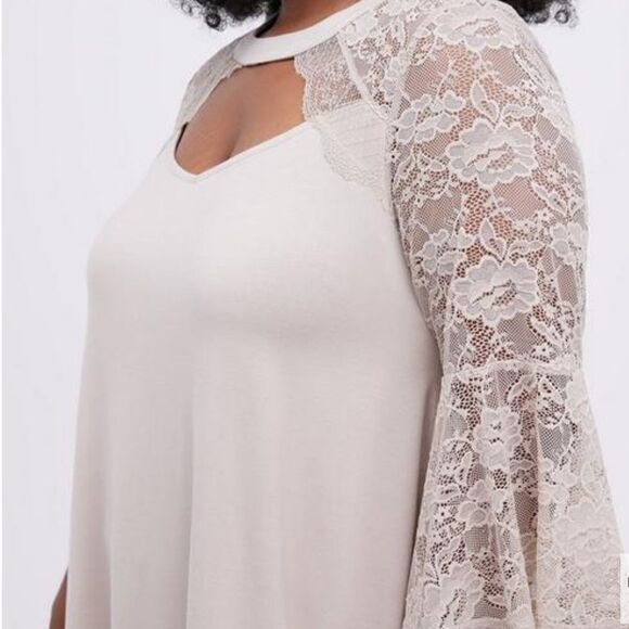 ‎Lace Sleeve Top - Picture 3 of 7